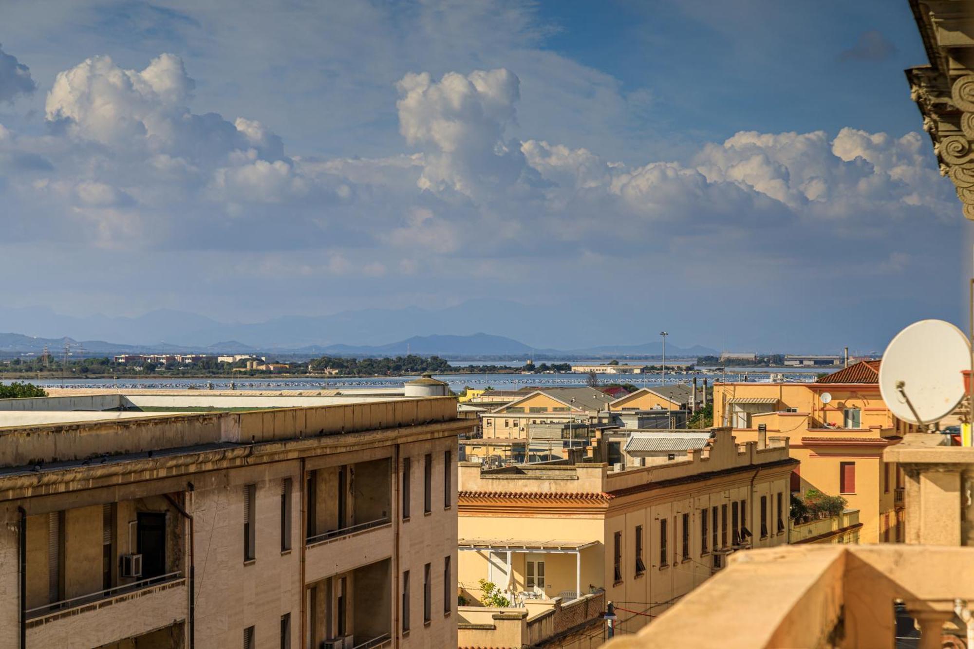 Onlyrooms V - Central & Train Station Cagliari Extérieur photo